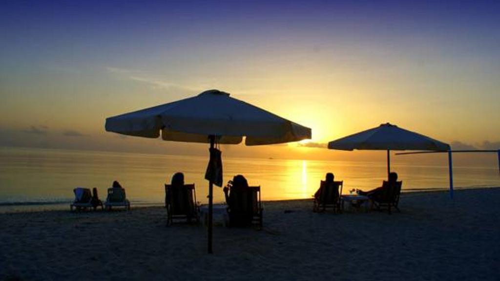Local Island Inn Hangnaameedhoo Exterior photo