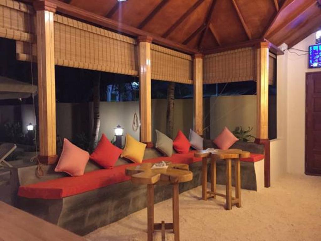 Local Island Inn Hangnaameedhoo Exterior photo