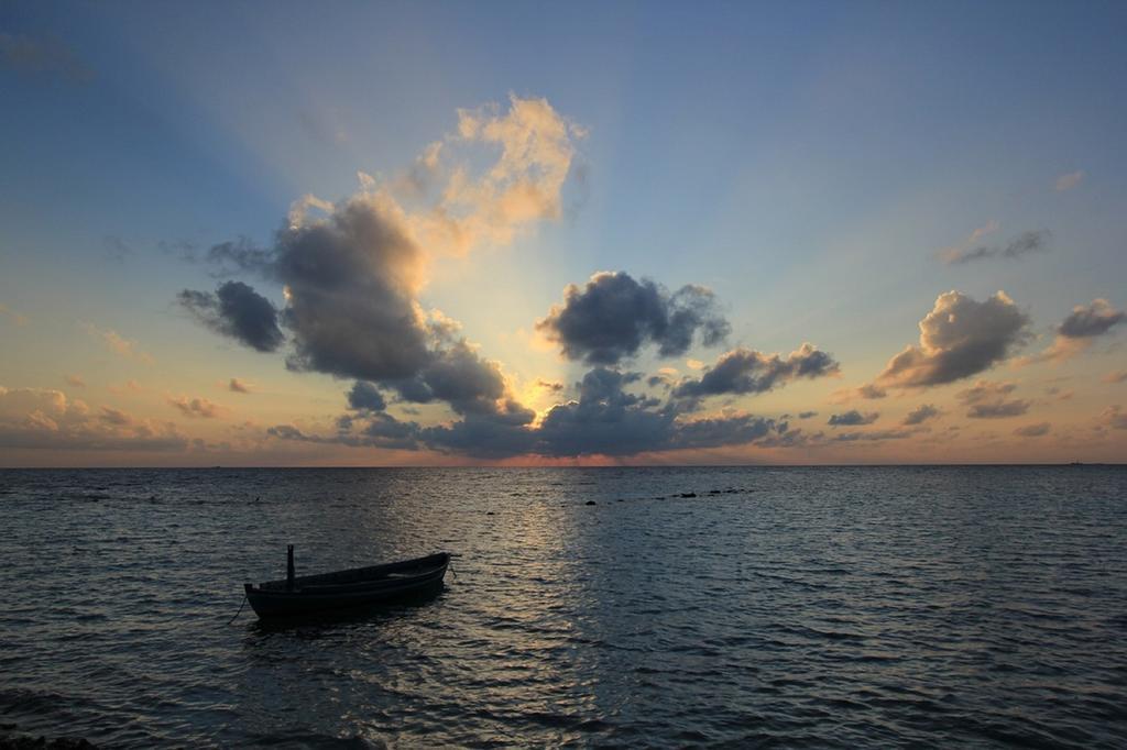 Local Island Inn Hangnaameedhoo Exterior photo